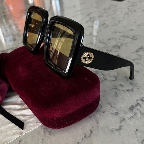 Gucci Women's Sunglasses with Black Frame and Gold Lenses - Picture 2 of 7